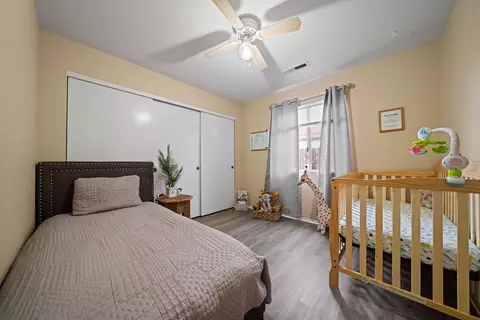 Bedroom - 6866 Hemlock St, Redding, CA 96001 photo 4 of 4