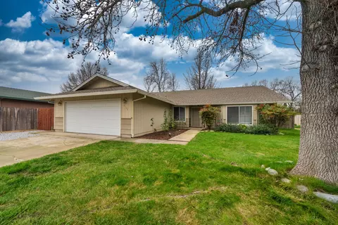 Exterior - 6866 Hemlock St, Redding, CA 96001 photo 4 of 16