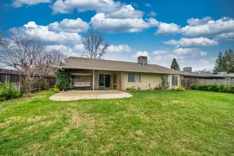 Exterior - 6866 Hemlock St, Redding, CA 96001 photo 15 of 16