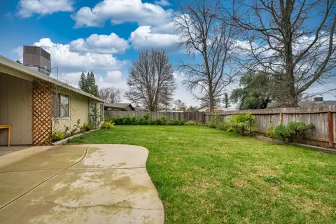 Exterior - 6866 Hemlock St, Redding, CA 96001 photo 10 of 16