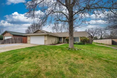 Exterior - 6866 Hemlock St, Redding, CA 96001 photo 5 of 16