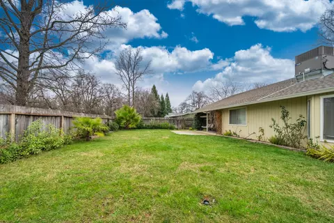Exterior - 6866 Hemlock St, Redding, CA 96001 photo 14 of 16