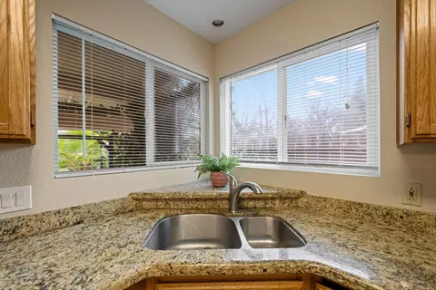 Kitchen - 6866 Hemlock St, Redding, CA 96001 photo 4 of 5