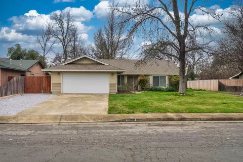 6866 Hemlock St, Redding, CA 96001