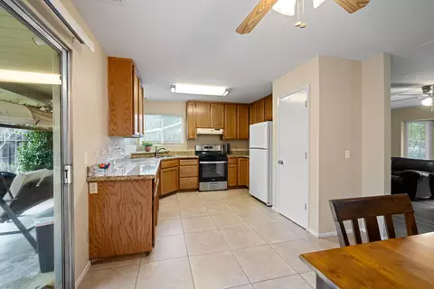 Kitchen - 6866 Hemlock St, Redding, CA 96001 photo 2 of 5