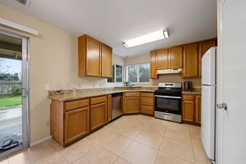 Kitchen - 6866 Hemlock St, Redding, CA 96001 photo 3 of 5