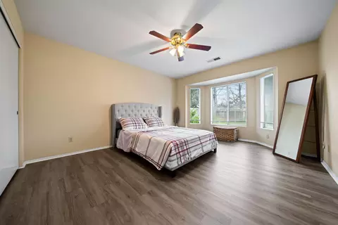 Bedroom - 6866 Hemlock St, Redding, CA 96001 photo 1 of 4