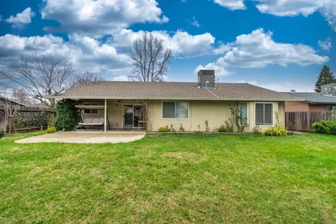 Exterior - 6866 Hemlock St, Redding, CA 96001 photo 13 of 16