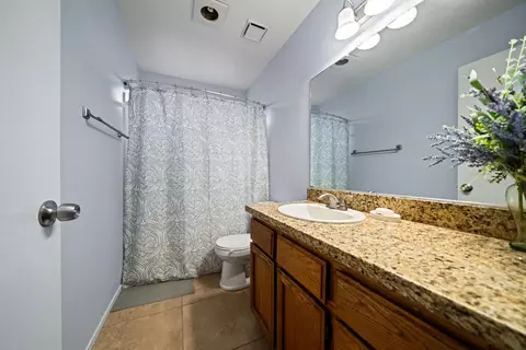 Bath - 6866 Hemlock St, Redding, CA 96001 photo 3 of 3