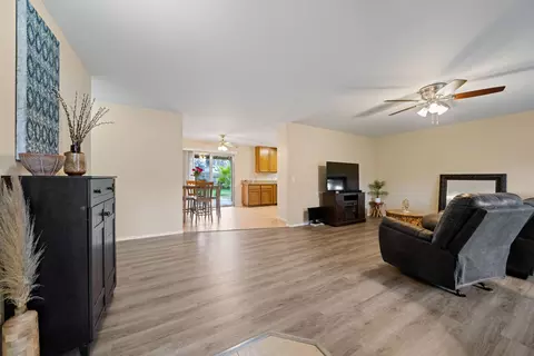 Living - 6866 Hemlock St, Redding, CA 96001 photo 1 of 4