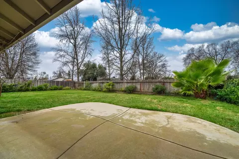 Exterior - 6866 Hemlock St, Redding, CA 96001 photo 12 of 16