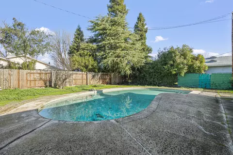2054 Meadowbrook Dr, Redding, CA 96001 photo 3