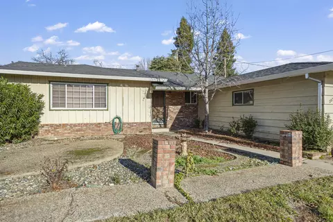 2054 Meadowbrook Dr, Redding, CA 96001 photo 2