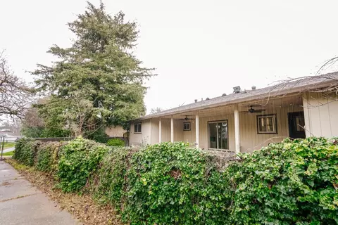 Exterior - 3140 Stratford Ave, Redding, CA 96001 photo 4 of 6