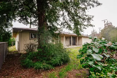 Exterior - 3140 Stratford Ave, Redding, CA 96001 photo 3 of 6