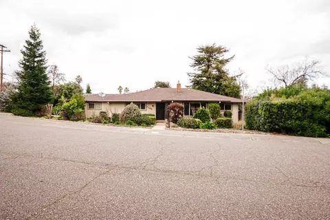 Exterior - 3140 Stratford Ave, Redding, CA 96001 photo 2 of 6
