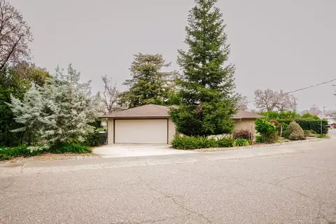 3140 Stratford Ave, Redding, CA 96001