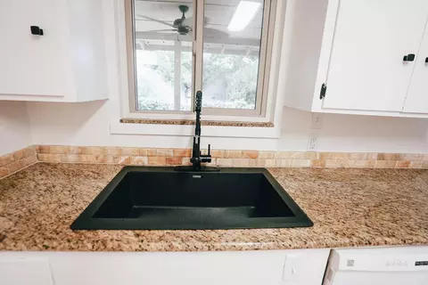 Kitchen - 3140 Stratford Ave, Redding, CA 96001 photo 2 of 3