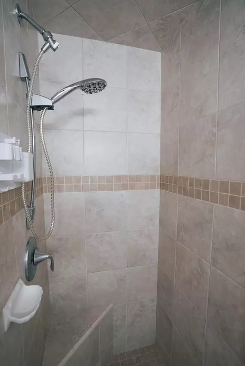 Bath - 3140 Stratford Ave, Redding, CA 96001 photo 2 of 4