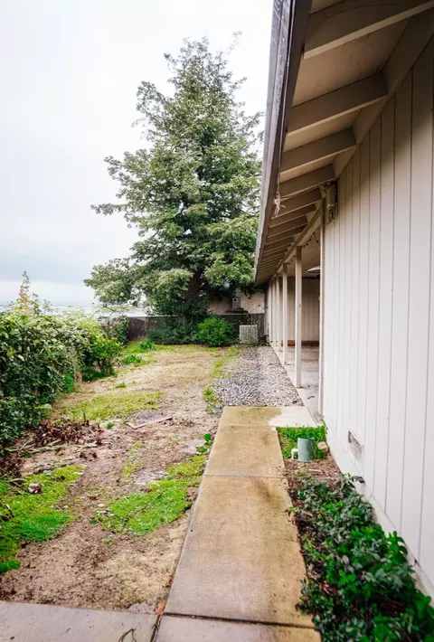 Exterior - 3140 Stratford Ave, Redding, CA 96001 photo 6 of 6