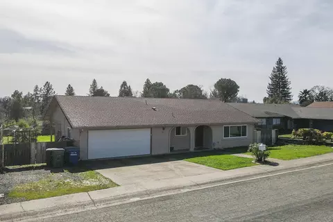 403 Woodcliff Dr, Redding, CA 96003 photo 1