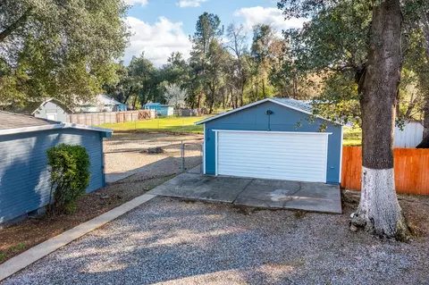 1215 Harpole Rd, Redding, CA 96002 photo 2