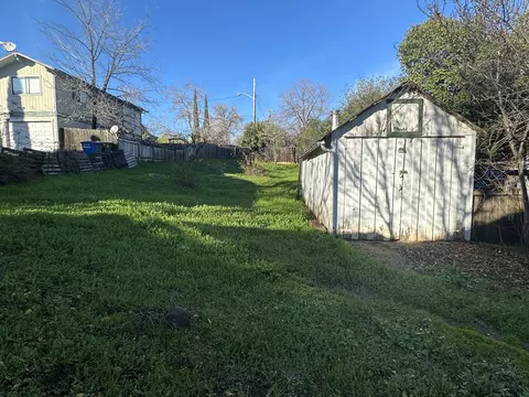 2036 Placer St, Redding, CA 96001 photo 2