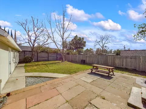 Exterior - 1643 Canby Rd, Redding, CA 96002 photo 5 of 14
