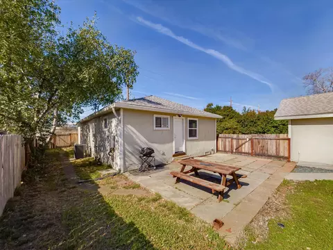 Exterior - 1643 Canby Rd, Redding, CA 96002 photo 8 of 14
