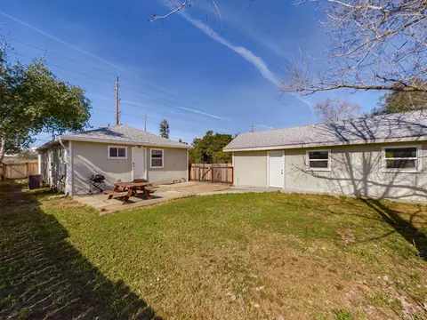 Exterior - 1643 Canby Rd, Redding, CA 96002 photo 7 of 14