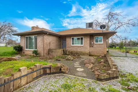 19087 Smith Ln, Redding, CA 96002