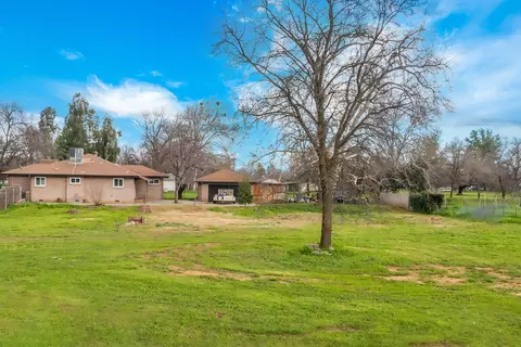 19087 Smith Ln, Redding, CA 96002 photo 2