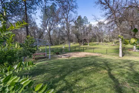 Exterior - 16877 Power Line Rd, Redding, CA 96001 photo 7 of 10