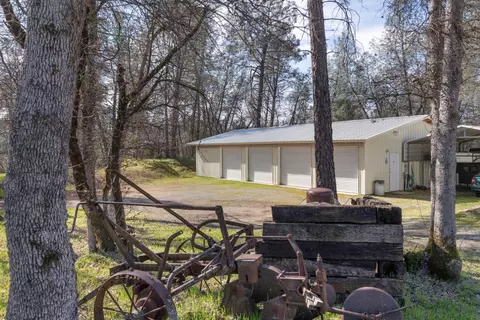 Exterior - 16877 Power Line Rd, Redding, CA 96001 photo 2 of 10