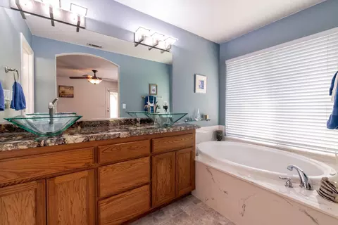 Bath - 16877 Power Line Rd, Redding, CA 96001 photo 1 of 2