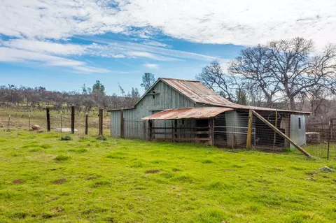 Exterior - 30125 Manton Rd, Manton, CA 96059 photo 4 of 8