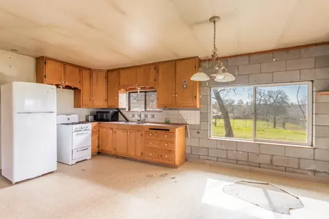 Kitchen - 30125 Manton Rd, Manton, CA 96059 photo 2 of 2