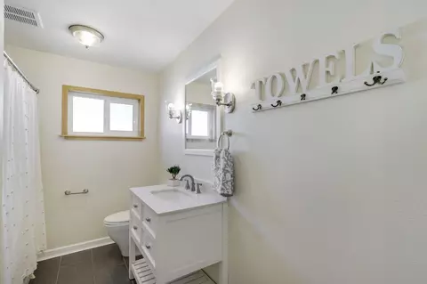 Bath - 2962 Churn Ct, Redding, CA 96002 photo 2 of 4