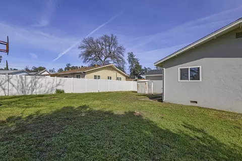 Exterior - 2962 Churn Ct, Redding, CA 96002 photo 7 of 13