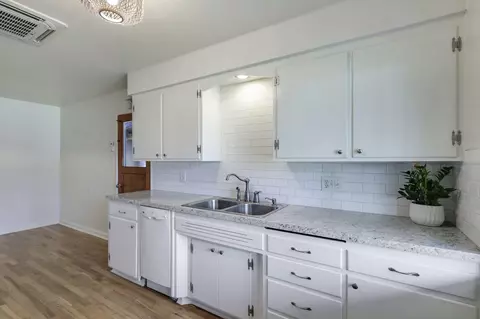 Kitchen - 2962 Churn Ct, Redding, CA 96002 photo 3 of 5
