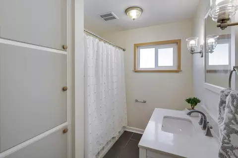 Bath - 2962 Churn Ct, Redding, CA 96002 photo 1 of 4