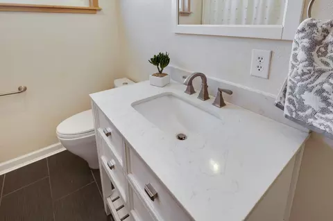 Bath - 2962 Churn Ct, Redding, CA 96002 photo 3 of 4