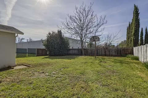Exterior - 2962 Churn Ct, Redding, CA 96002 photo 4 of 13