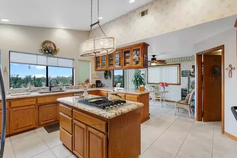 Kitchen - 2817 Panorama Dr, Redding, CA 96003 photo 2 of 4