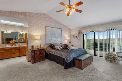 Bedroom - 2817 Panorama Dr, Redding, CA 96003 photo 1 of 4