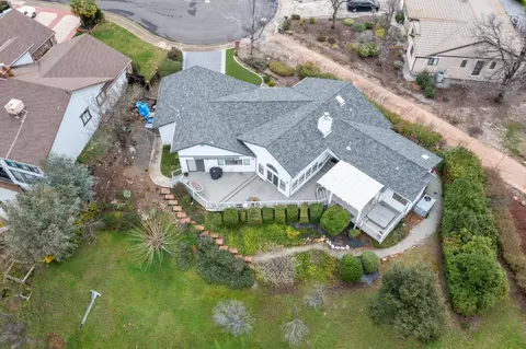 Exterior - 2817 Panorama Dr, Redding, CA 96003 photo 10 of 10