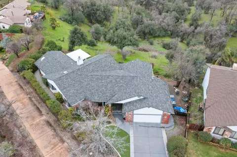 Exterior - 2817 Panorama Dr, Redding, CA 96003 photo 9 of 10