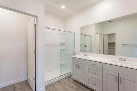 Bath - 3837 Thea Dr Lot 5 Dr, Redding, CA 96001 photo 1 of 3
