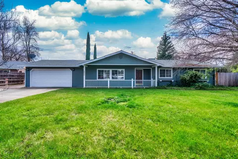 2833 Gunn Ct, Redding, CA 96001