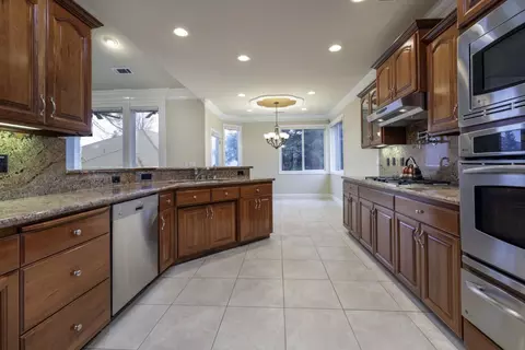 1547 Saint Andrews Dr, Redding, CA 96003 photo 6